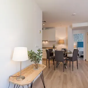 https://urbe10-atarazanas-premium-2-bedrooms-apartment-9.hotelsinnerja.org
